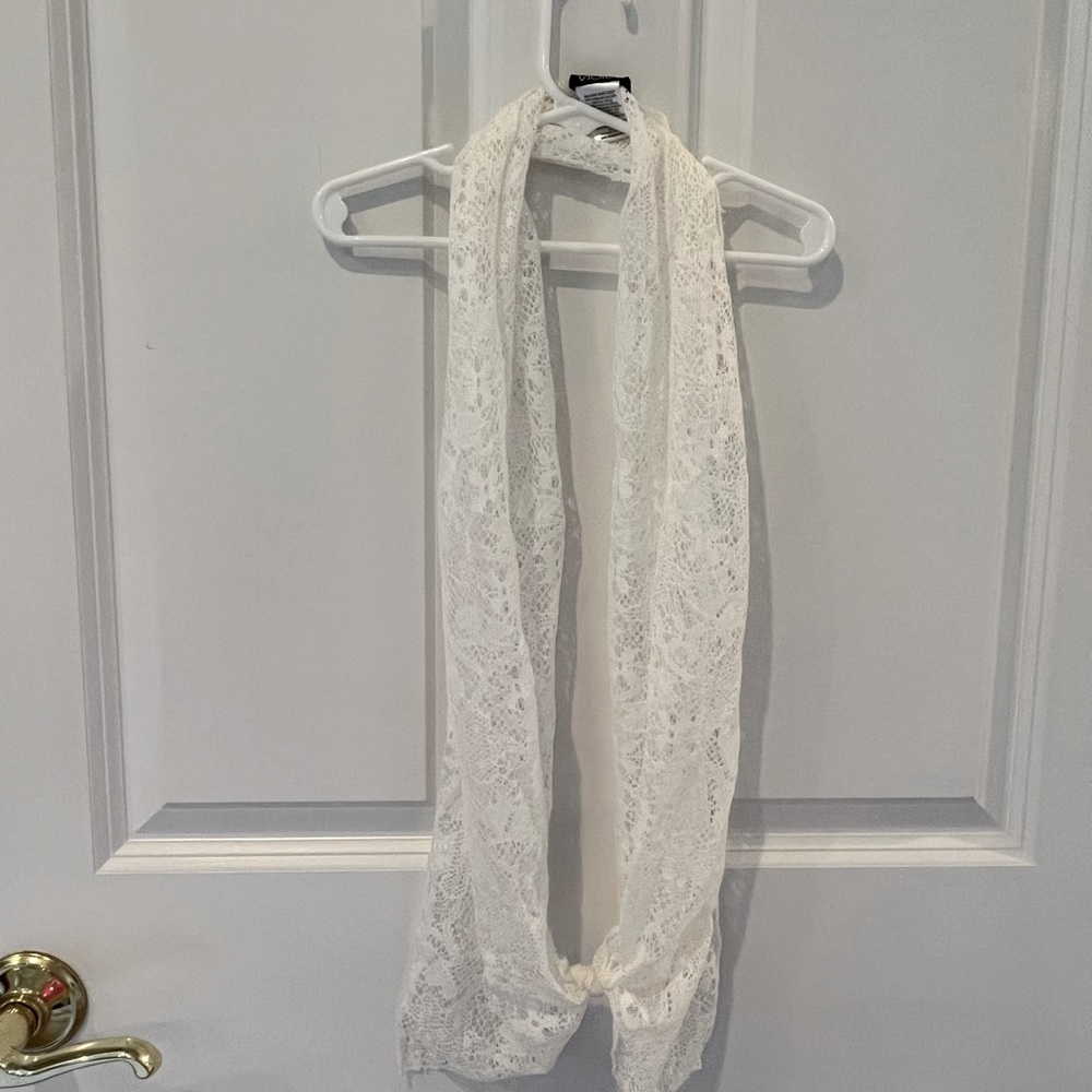 NWOT Ivory Lace Scraf
